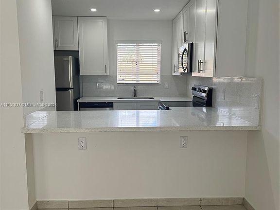 3rd image of 6235 Kendale Lakes Cir APT 232