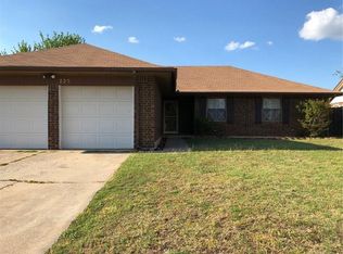 725 Royal Ln, Yukon, OK 73099