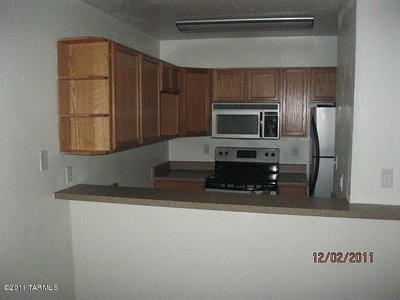 4th image of 931 N Euclid Ave #115