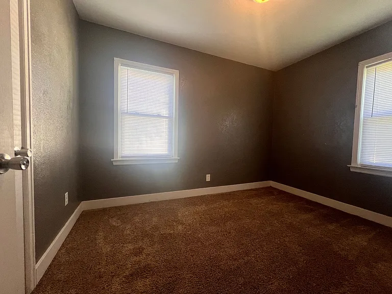 708 W 31st St — Photo 5