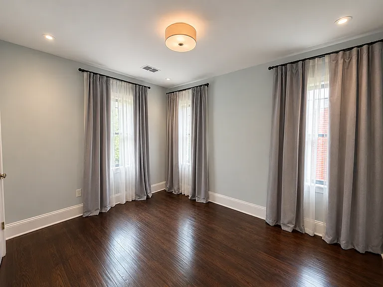 1544 N Laura St — Photo 15