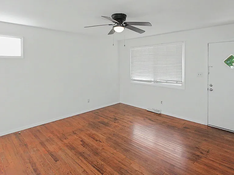 2620 Thornton Rd — Photo 2
