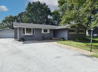 1960 Elizabeth Ln, Aurora, IL 60505
