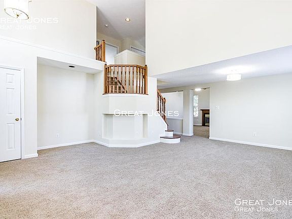 2nd image of 102 Gillespie Ct