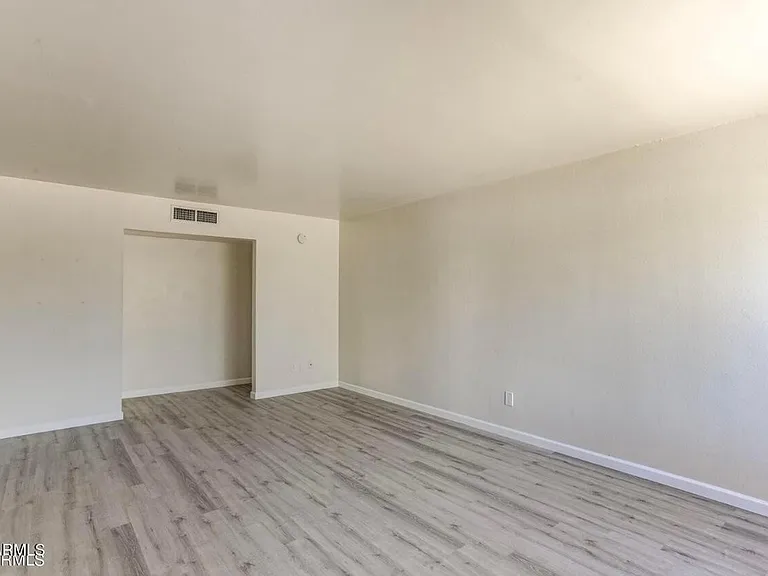40 E Fairmont Dr — Photo 5