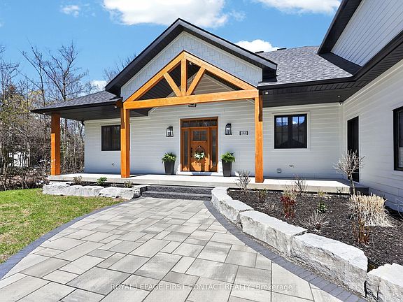 3rd image of 144 Arlynn Cres