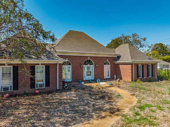 91 Simmons St, Water Valley, MS 38965