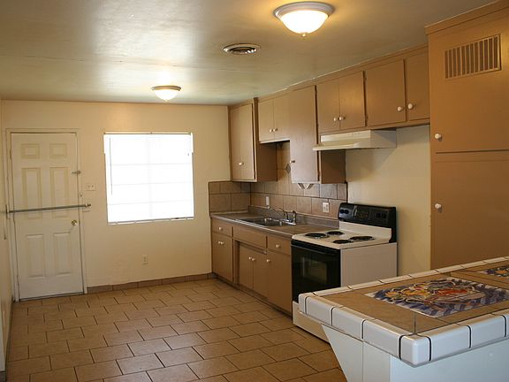 2nd image of 700 Knotts St APT D