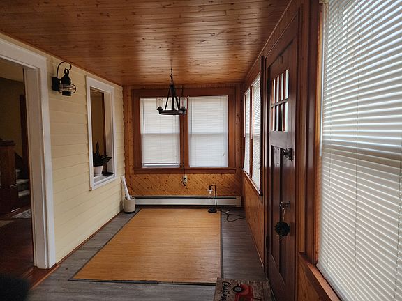 4th image of 10 Rockland Ave