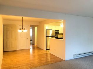 433 E Osage Ln #13-2B, Palatine, IL 60074