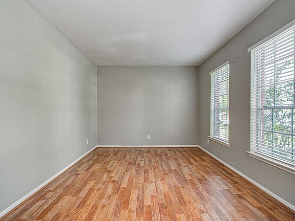 5th image of 16639 Village View Trl