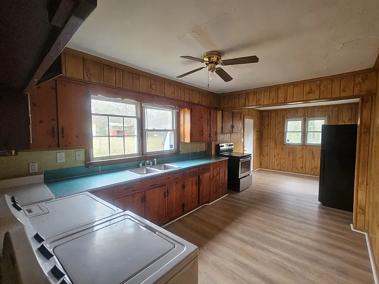 2427 Twin Ave — Photo 8