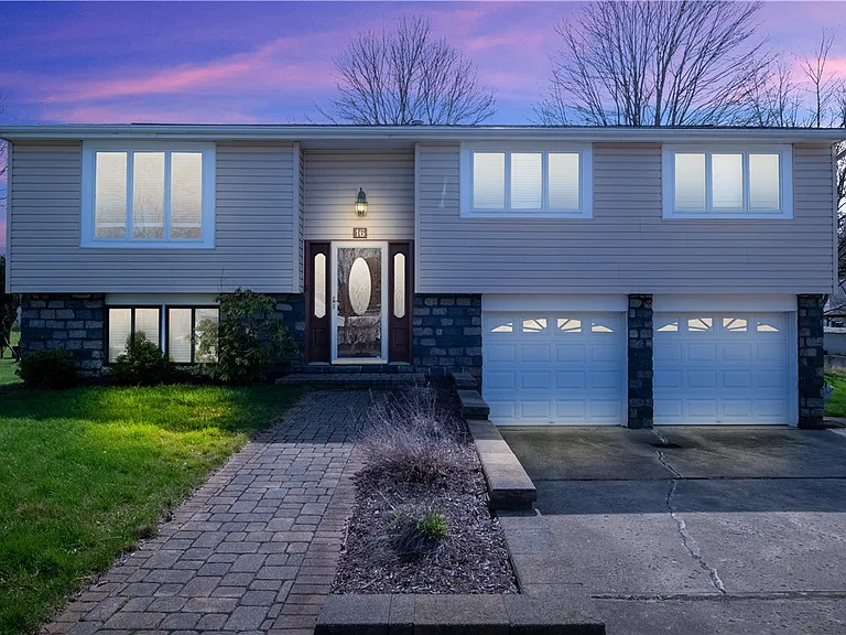 16 Wheatfield Dr — Photo 29