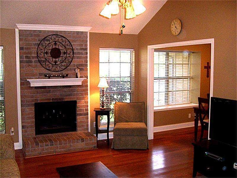 2nd image of 2807 Mockingbird Dr