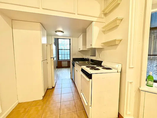 Rented by HOLTON REAL ESTATE INC. | media 11