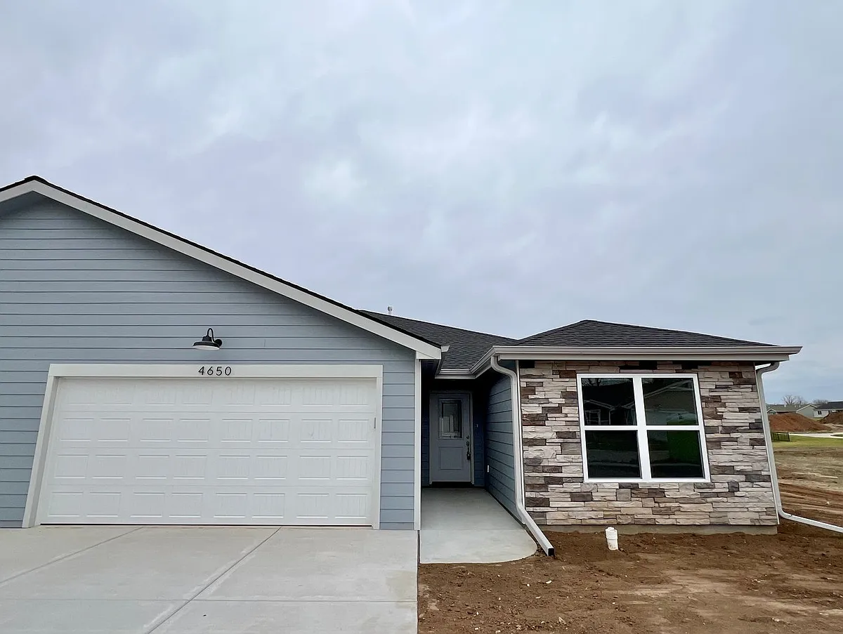 Building Photo - 4650 Pierce Dr