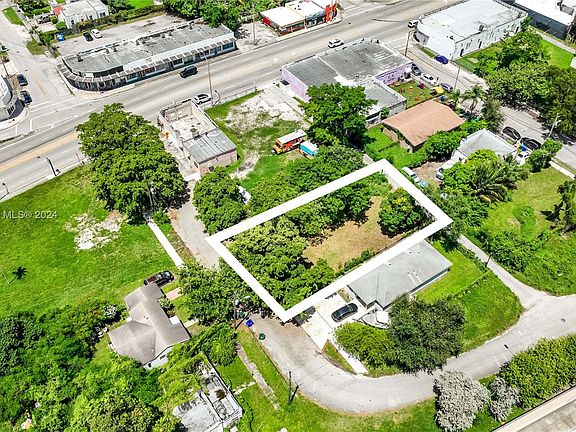 3rd image of 665 NW 43rd St