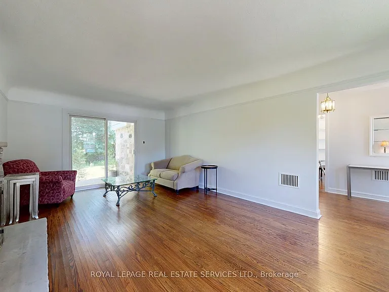 31 Burnhamthorpe Park Blvd — Photo 7