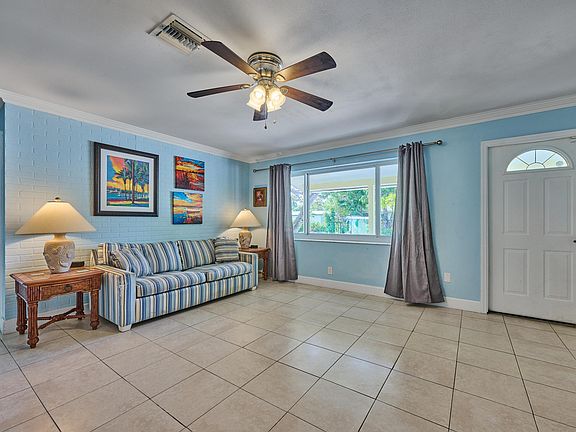5th image of 191 SE 27TH Avenue