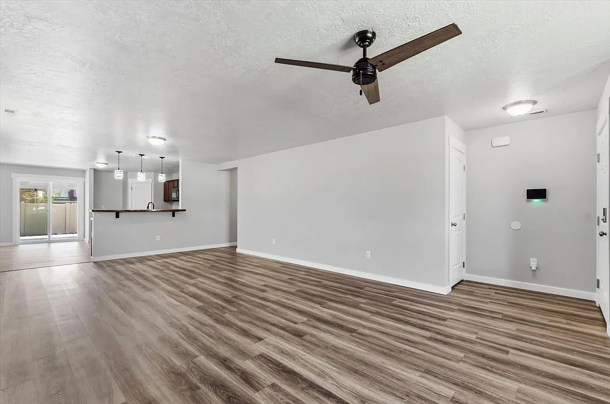 3 bed, 1620 sqft, $2,500 — Photo 4