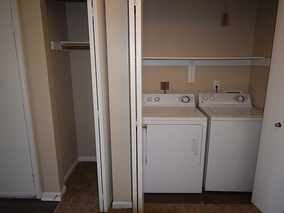 4th image of 210 E Rosebay Ln APT B