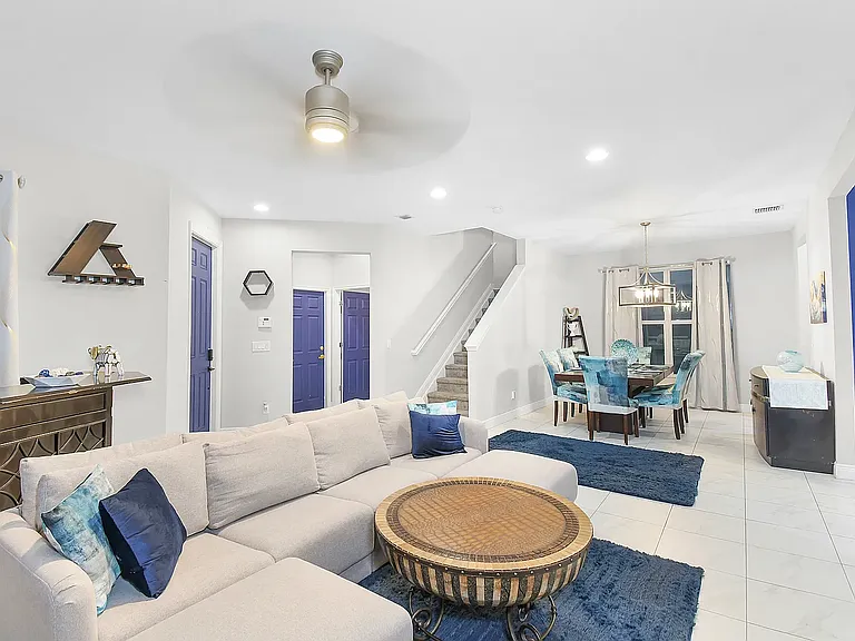 1573 NW Cataluna Cir — Photo 9