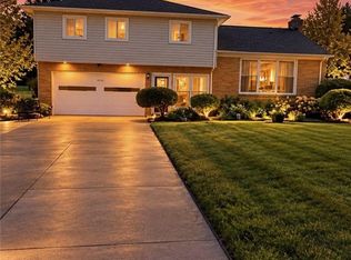 34900 Bainbridge Rd, Solon, OH 44139