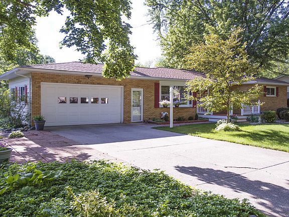 3rd image of 3303 Greenway Dr