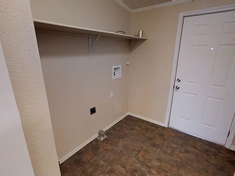 321 E Lime St — Photo 10