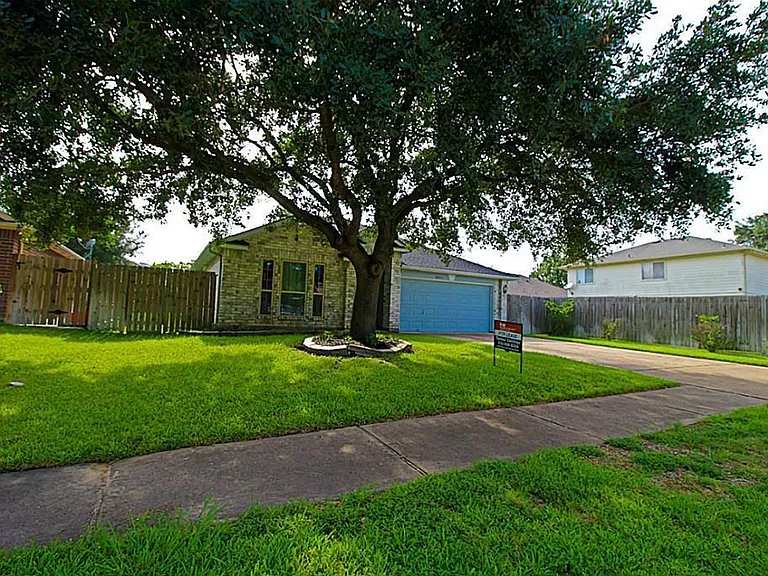 18223 Lundar Ln — Photo 12