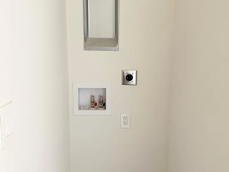 2435 Creekhollow Ln — Photo 8