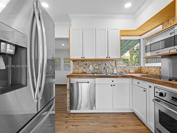 5th image of 738 Fernwood Rd