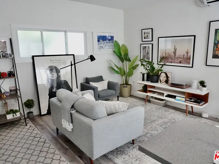 1157 S Point View St — Photo 4