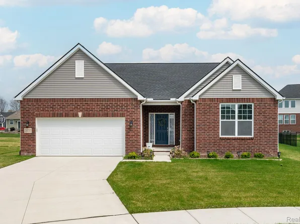 24737 Arbor Ct, Macomb, MI 48042