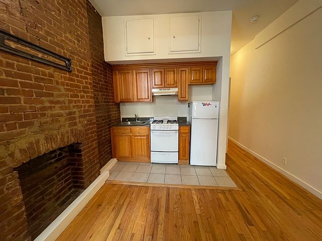 2nd image of 309 W 55th St #A2