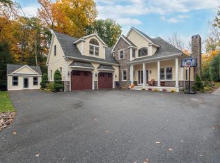 123 Lancaster Dr, Tewksbury, MA 01876
