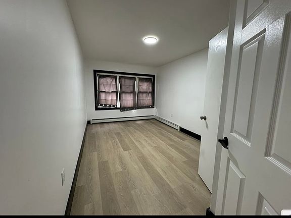 4th image of 627 Bramhall Ave Floor 1