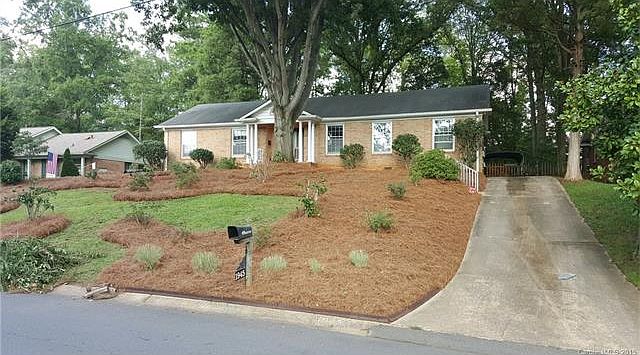 2nd image of 1945 Edgewater Dr