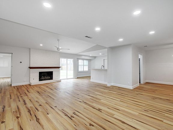 3rd image of 2207 Kenbridge Dr