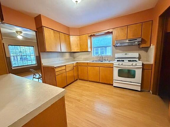 5th image of 2240 Avon St