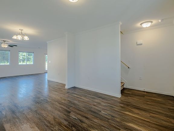 3rd image of 703 Torbay Dr