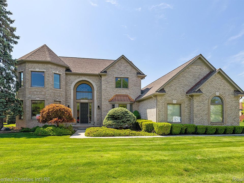 1st image of 40387 Emerald Ln E