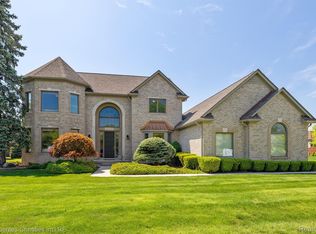 40387 Emerald Ln E, Clinton Township, MI 48038