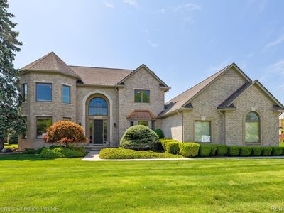 40387 Emerald Ln E, Clinton Township, MI, 48038