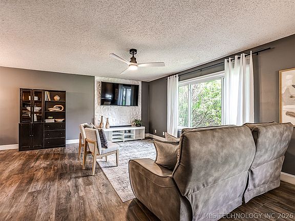 3rd image of 1601 Sheridan Rd