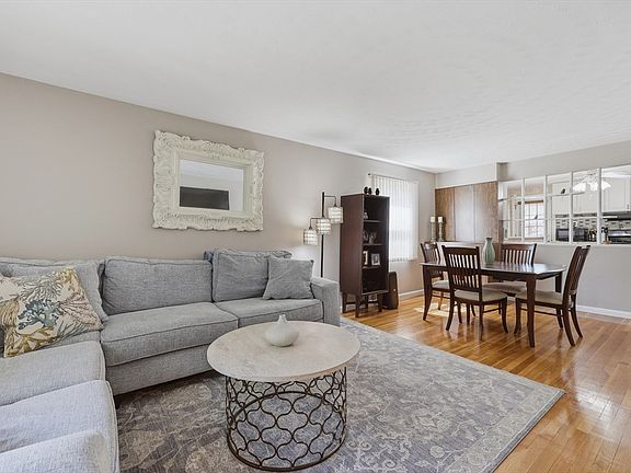 5th image of 45 Sussex Ln