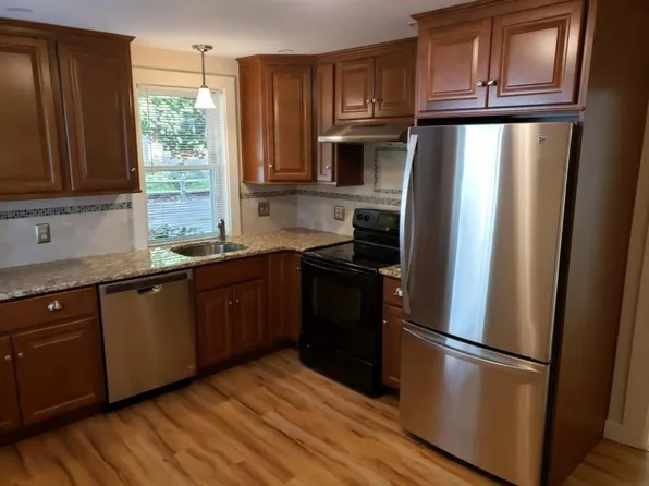 126 Hills Ferry Rd, Nashua, NH 03064
