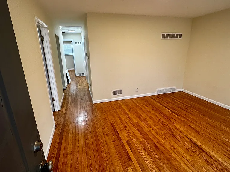 228 Dundee Cir — Photo 4