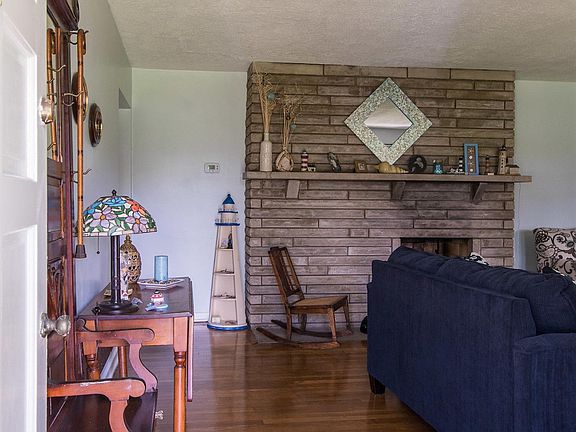 5th image of 1725 Hawthorne Ln
