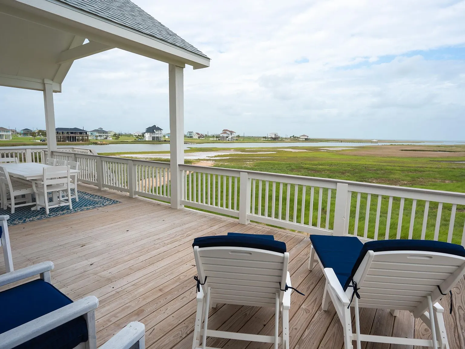 4 bed, 3.5 bath, 2037 sqft, $5,700 — Photo 4